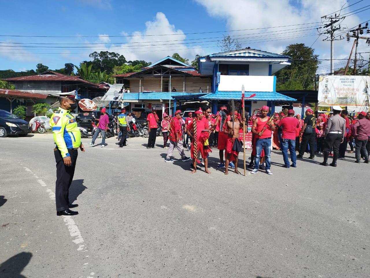 Personil Polres Sarmi Amankan Jalannya Kegiatan Hut Pattimura 205 Tahun