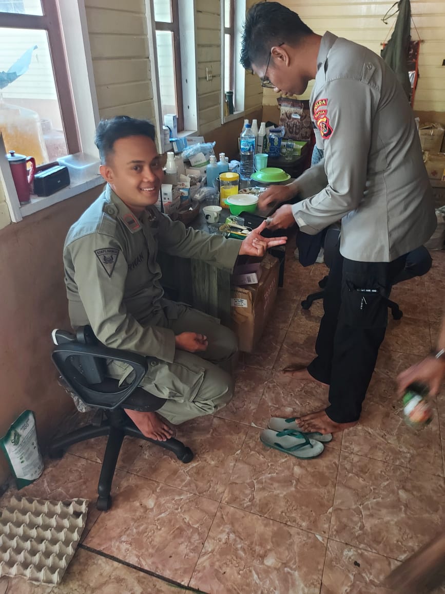 Tim Medis Lakukan Pengobatan Untuk Anggota Preventif Intan Jaya
