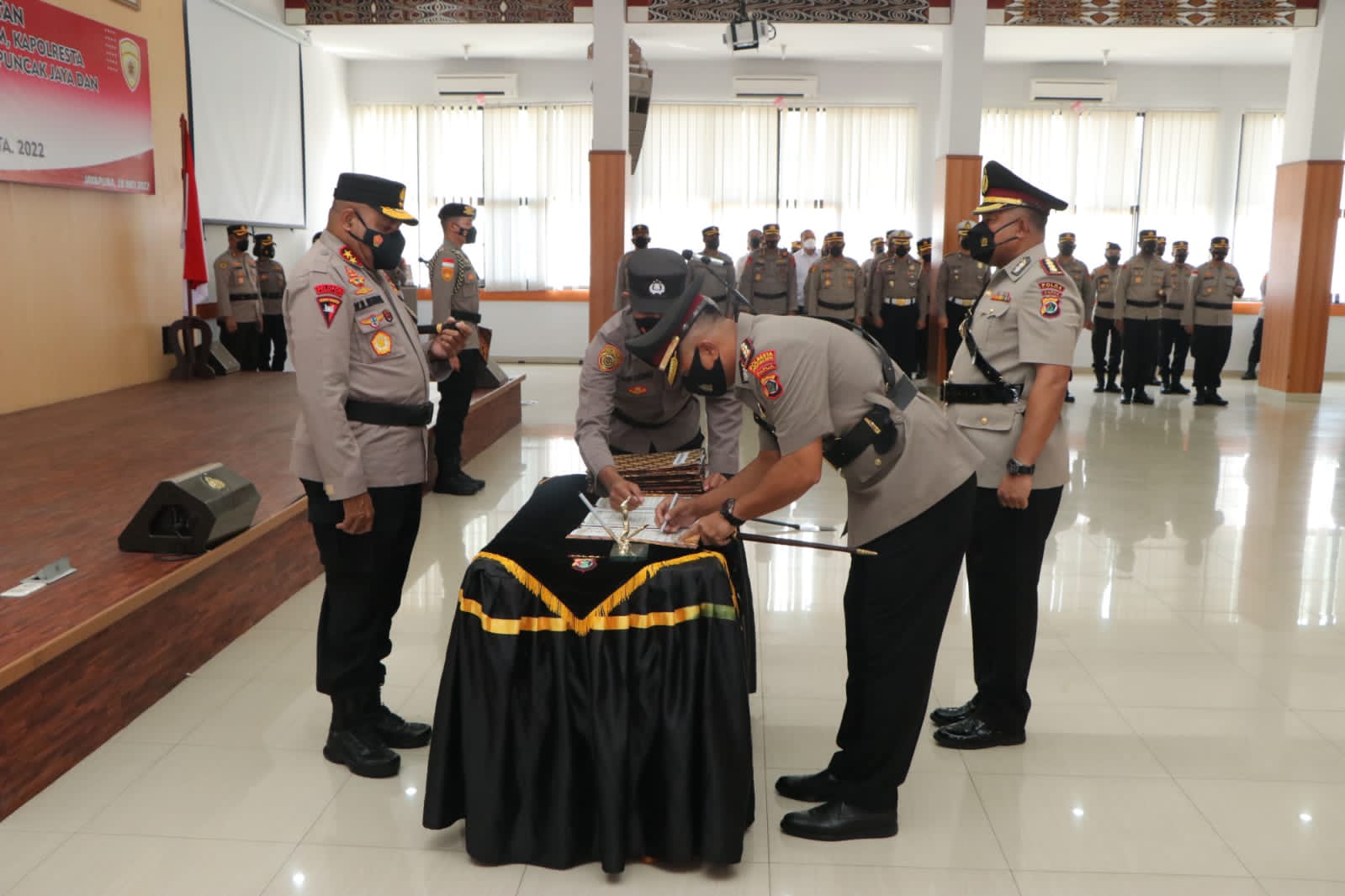 Kapolda Papua Pimpin Serah Terima Jabatan 3 Pejabat Utama dan 4 Kapolres Jajaran