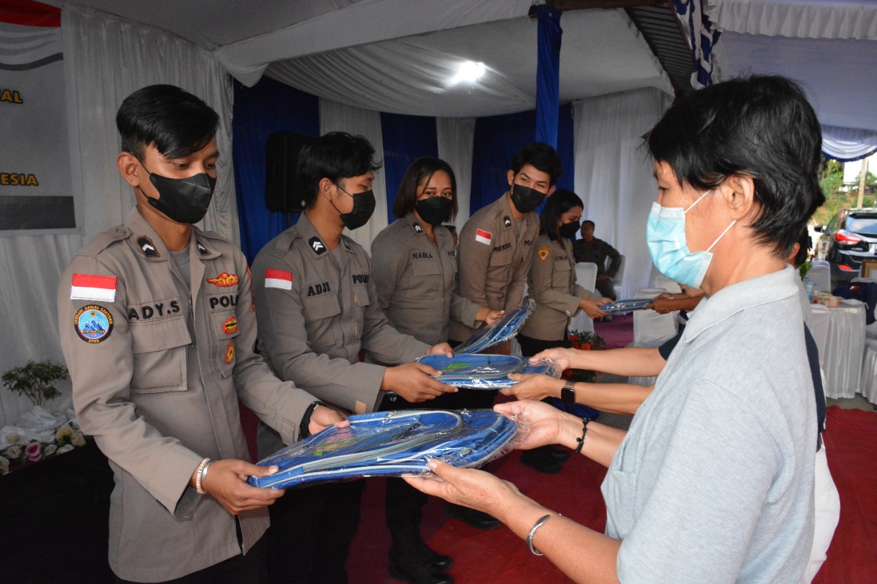 Yayasan Budha Tzu Chi Berikan Bantuan Sosial Untuk Anak-Anak Papua Melalui Ops Damai Cartenz