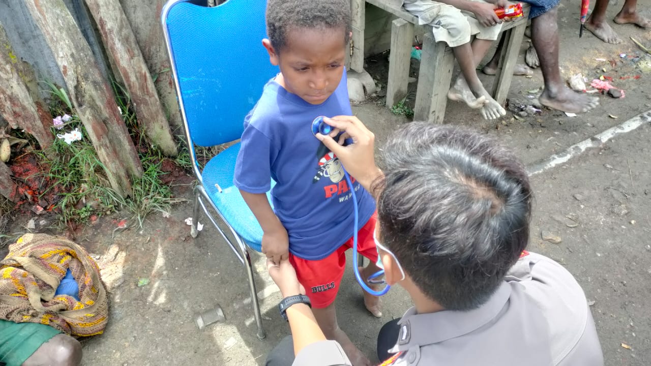 Tim Medis Binmas Noken Terus Gencarkan Program Keladi Sagu di Intan Jaya, Kali Ini Sasar Anak-anak