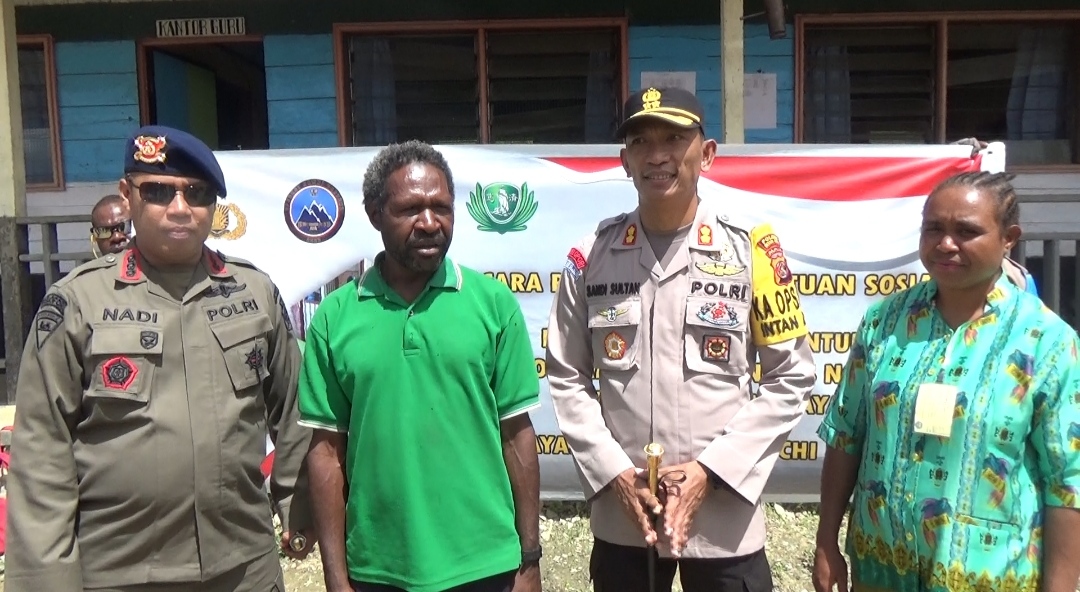 Para Guru di Intan Jaya Apresiasi Yayasan Buddha Tzu Chi Dan Ops Damai Cartenz