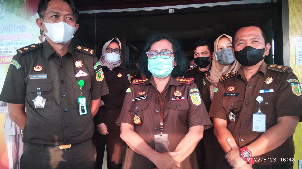 Tersangka F Dan SA Ditahan Kejaksaan Negeri Oku Kasus Tindak Pidana korupsi Pemungutan Retribusi PBB P3 TA.2015