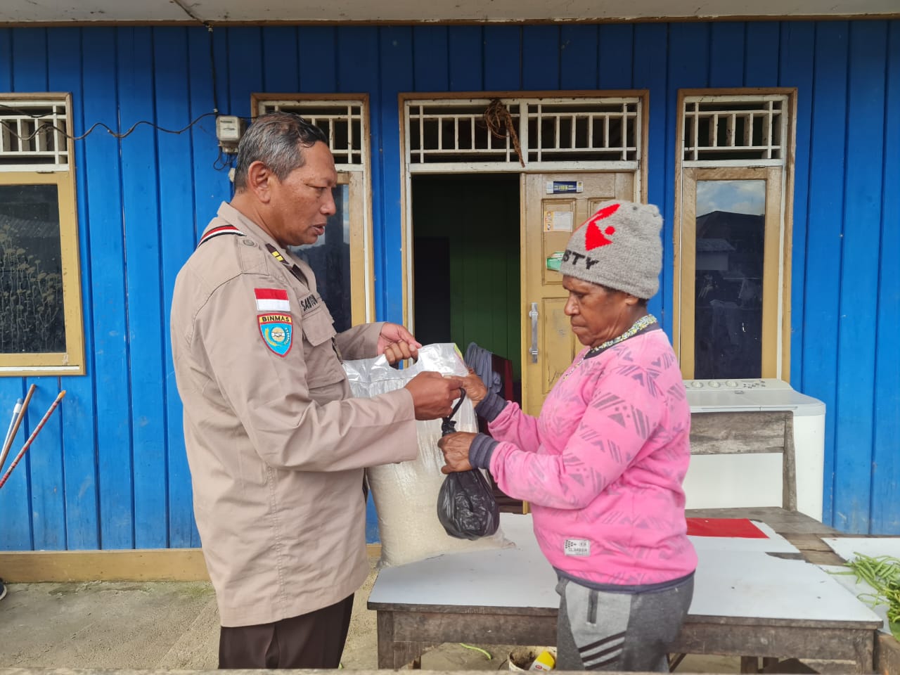 Gencarkan Program Koteka, Satgas Binmas Noken Sambangi Tokoh Perempuan Kampung Balusu Pegunungan Bintang