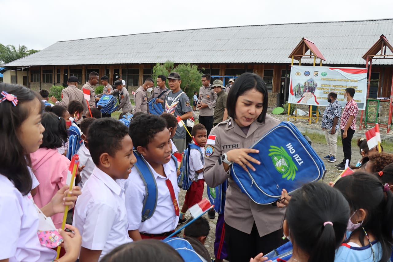 Melalui Ops Damai Cartenz-2022, Yayasan Buddha Tzu Chi Berikan Bantuan Sosial Kepada Anak-Anak Yahukimo