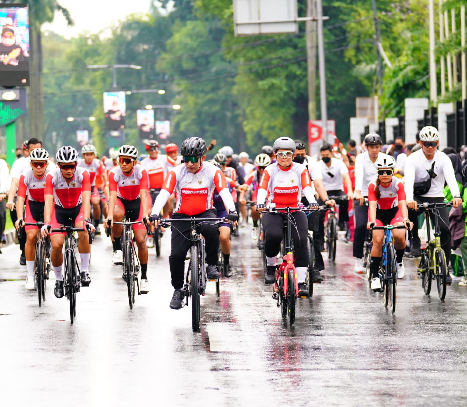 Gelar Parade Kemenangan Atlet Sea Games, Kapolri Fokus Kembangkan Olahraga Sepeda Indonesia