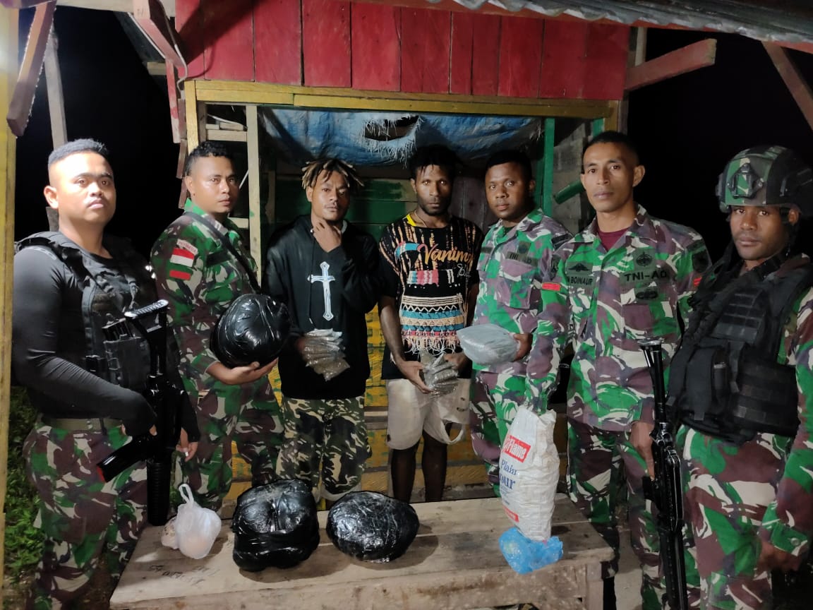 TNI Kembali Amankan Pemuda Pembawa Ganja Seberat 5 Kg di Perbatasan RI-PNG