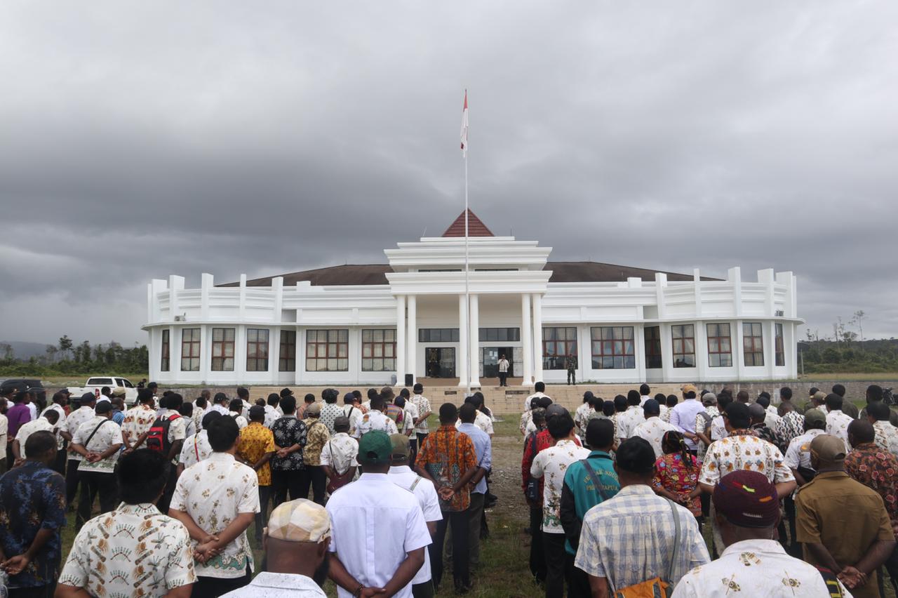 Pimpin Apel Perdana, Penjabat Bupati Ajak Seluruh Instansi Jaga Keamanan di Kabupaten Nduga