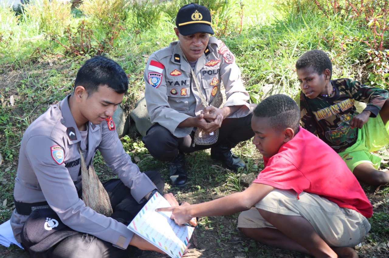 Wujud Ops Damai Cartenz Dirasakan Langsung Generasi Muda Papua di Puncak