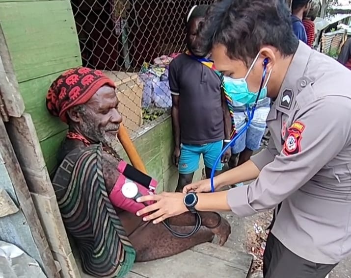 Beri Pengobatan Gratis Untuk Masyarakat, Ini Pesan Tim Medis Binmas Noken