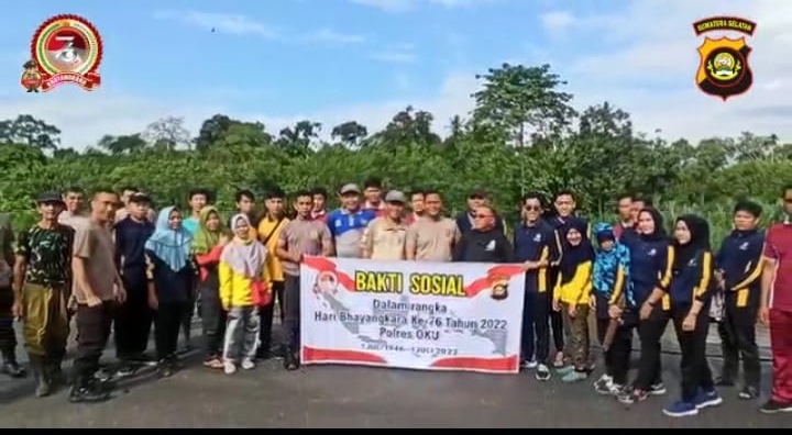Dalam Rangka Hari Bhayangkara Ke 76 Polsek Baturaja Barat Polres Oku Bersama Pemerintah Desa Pusar Gelar Bhaksos