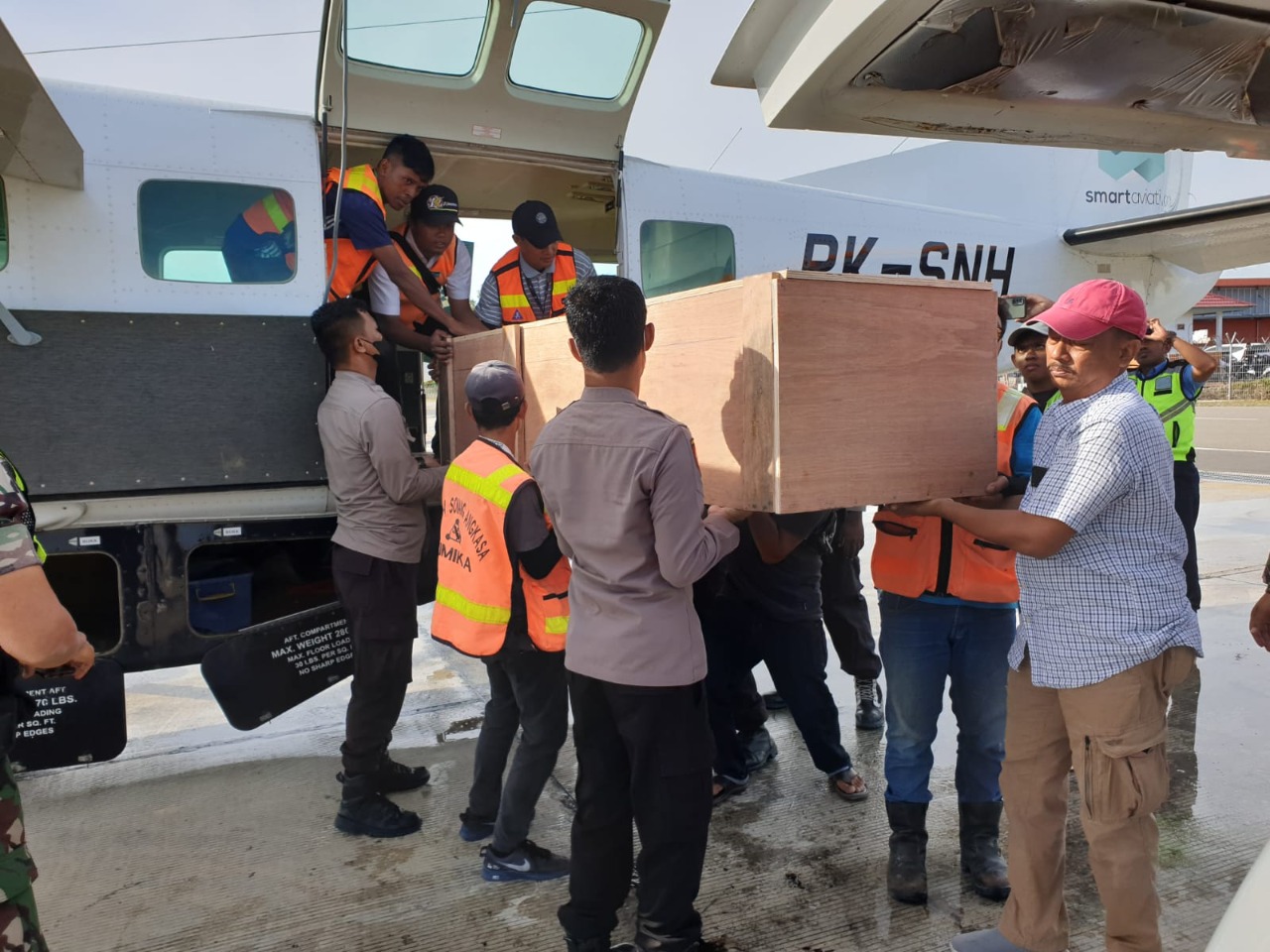 Korban penganiayaan OTK di Kabupaten Puncak dievakuasi ke Mimika