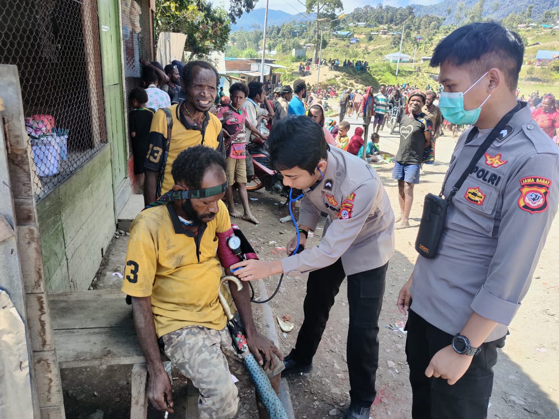 Layani Pengobatan Gratis, Bentuk Pengabdian Binmas Noken Polri Kepada Masyarakat