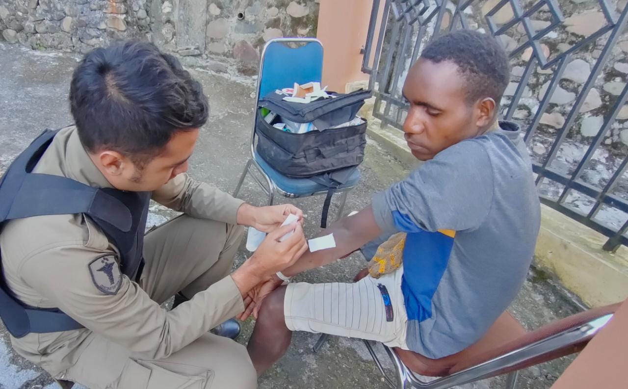 Beri Pengobatan Kepada Masyarakat, Ini Pesan Tim Medis Binmas Noken