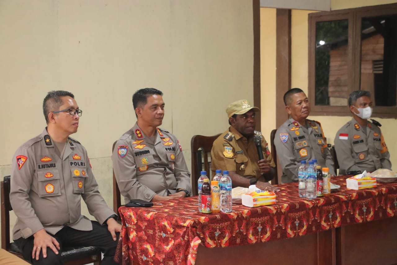 Kunjungan Kerja Kakorbinmas Baharkam Polri Bersama Wakapolda Papua dalam rangka membangun laboratorium dan pusat pelatihan penanaman jagung di Kabupaten Keerom