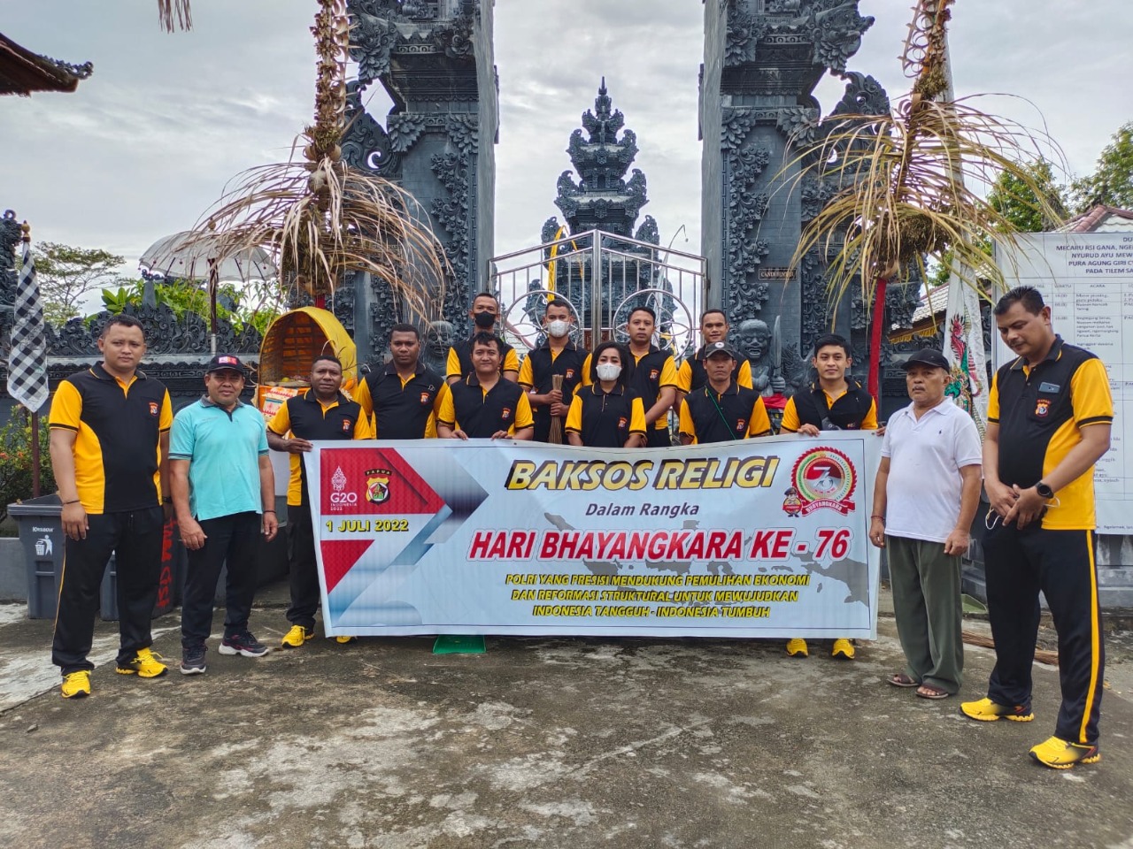 Polda Papua Menggelar Baksos Religi Bersih-Bersih Rumah Ibadah Dalam Rangka Hari Bhayangkara ke 76