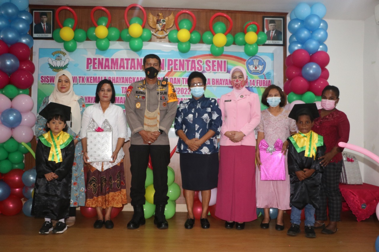 Bhayangkari Polda Papua Menggelar Penamatan dan Pentas Seni Siswa/Siswi Tak Kemala Bhayangkari 1 Base G dan 14 Furia Tahun Ajaran 2021/2022