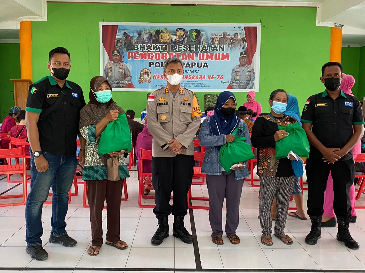 Jelang Hari Bhayangkara Ke – 76, Bid Dokkes Polda Papua dan Polres Keerom Laksanakan Bhakti Kesehatan di Arso 1