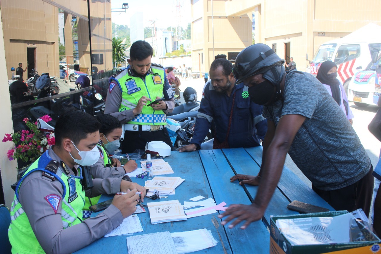 Hari Kesembilan Ops Patuh Cartenz, Dit Lantas Polda Papua Terus Tingkatkan Keselamatan Pengendara