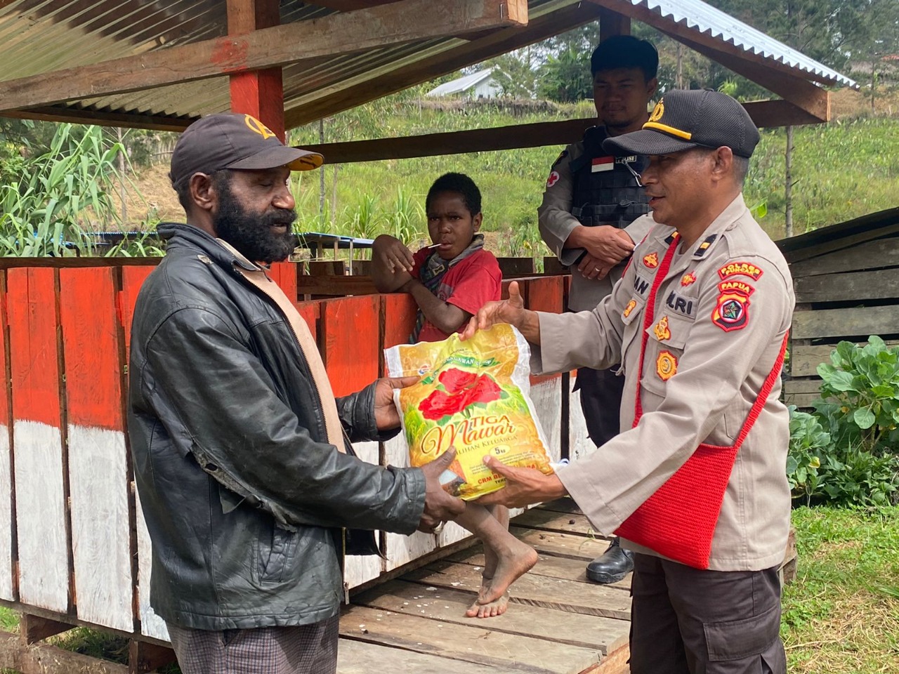 Di Puncak, Binmas Noken Pantau Langsung Perkembang Ternak Binaannya