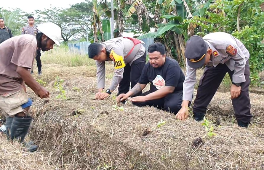 Polres Mimika Dukung Kegiatan Ekonomi Petani Milenial Papua