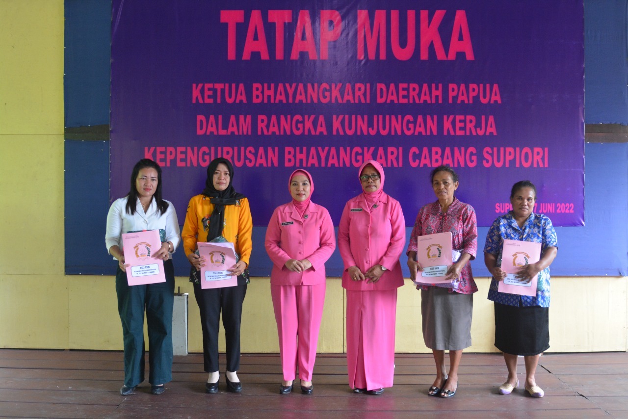 Bhayangkari Daerah Papua Laksanakan Kunjungan Kerja ke Pengurus Cabang Bhayangkari Supiori