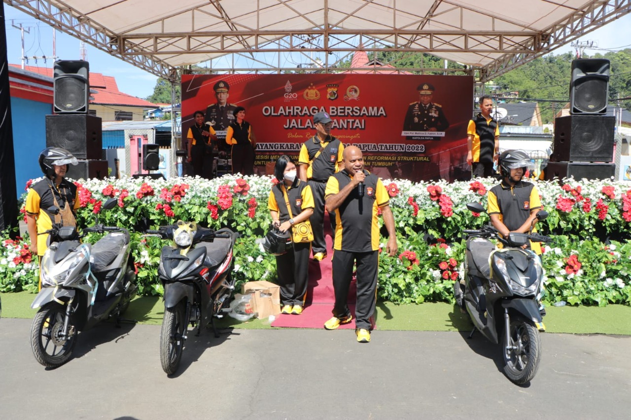 Dalam Rangka Menyambut Hut Bhayangkara ke-76, Polda Papua Gelar Olahraga Bersama dan Lomba Kreatif ( Rajut Noken, Tari Yospan dan Mob )
