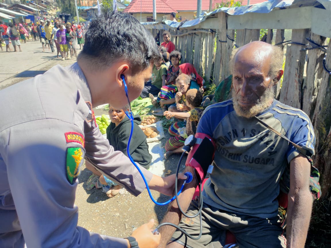 Masyarakat Intan Jaya Kembali Dapat Pelayanan Medis Gratis dari Binmas Noken