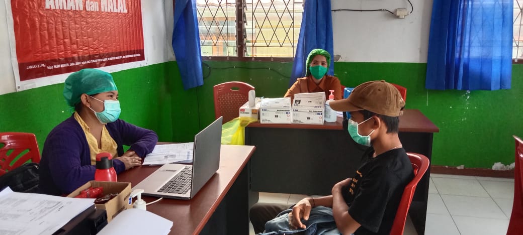 Kapolres Tolikara Apresiasi Pelayanan Tim Vaksinator Presisi Kepada Masyarakat Yang Terus Dilakukan