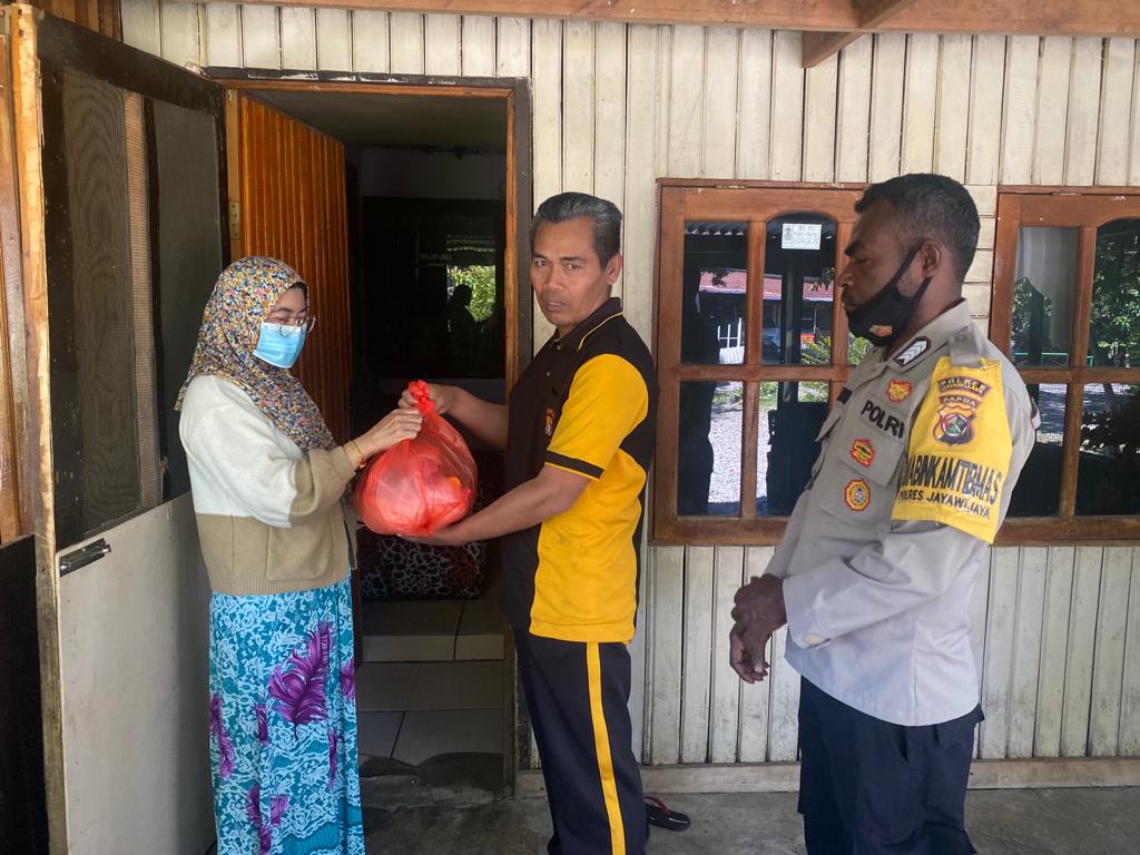 Kasat Binmas Polres Jayawijaya Anjangsana ke Purnawirawan dan Warakauri Polri