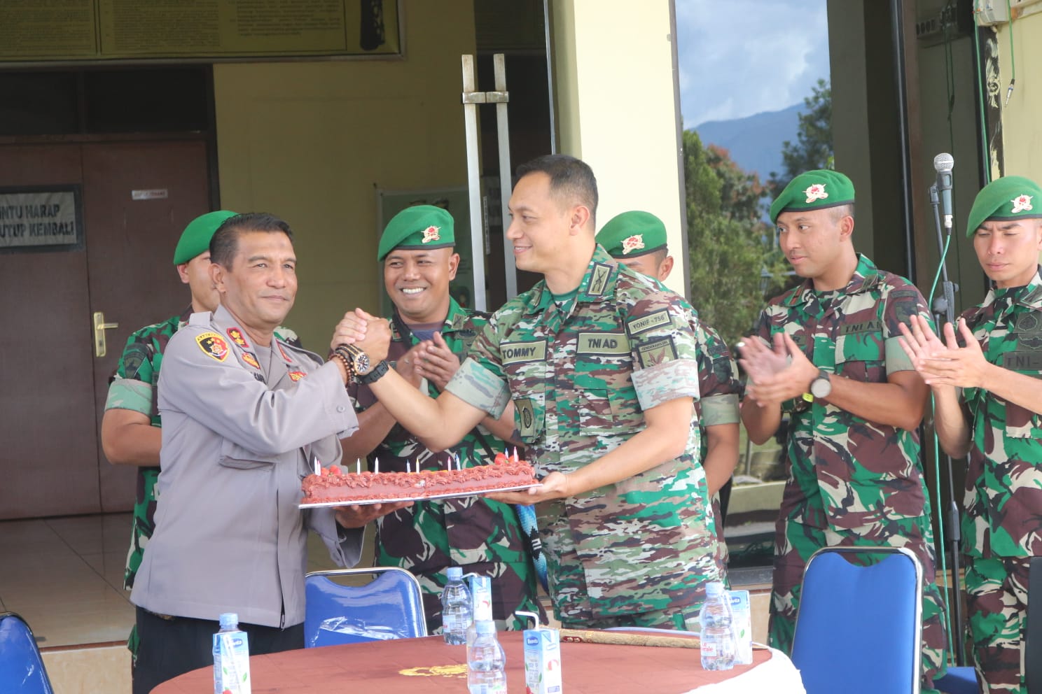 Prajurit Yonif 756/WMS Serbu Polres Jayawijaya