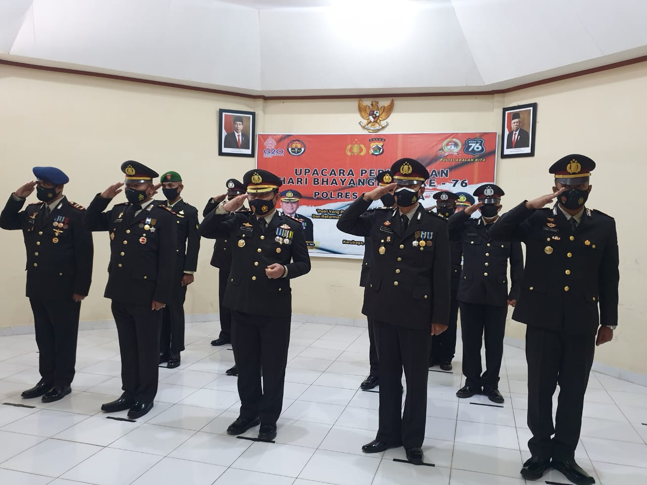 Kapolres Tolikara Ikuti Upacara Hari Bhayangkara Ke – 76 Secara Virtual