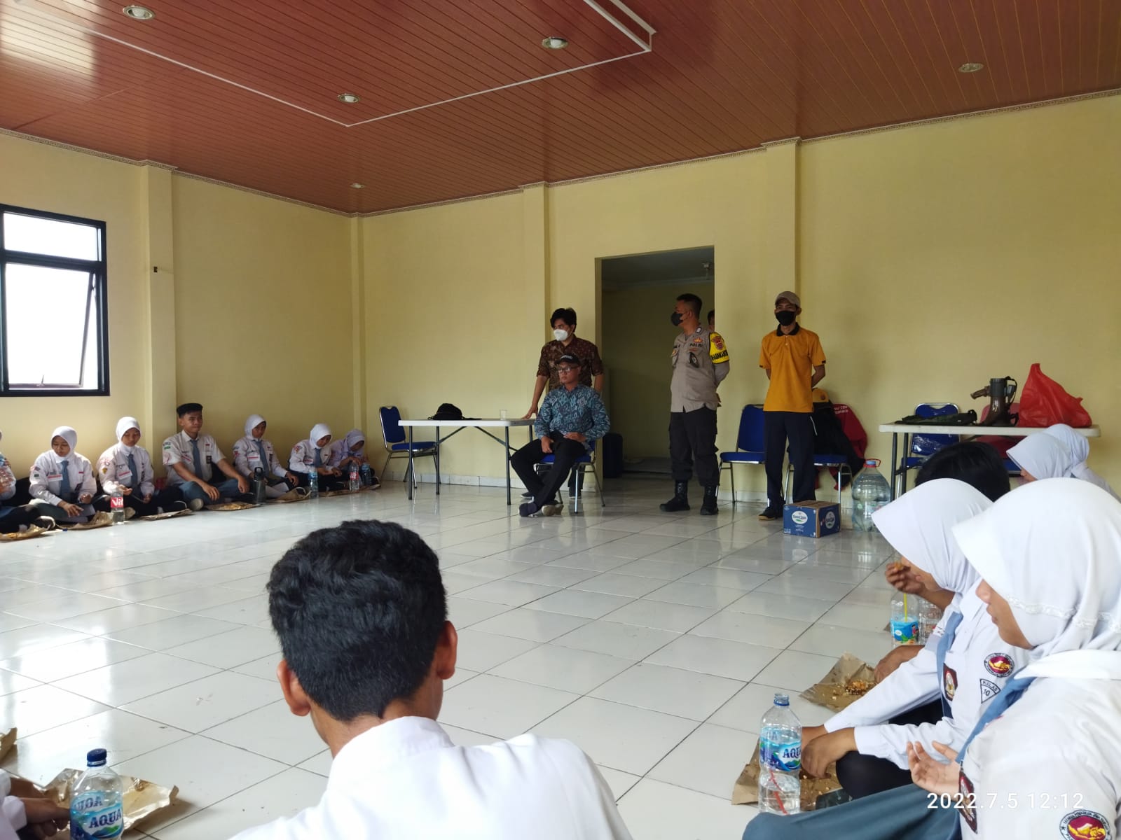 Bhabinkamtibmas Polsek Panongan Polresta Tangerang Berikan Training Center Paskibra Kecamatan Panongan