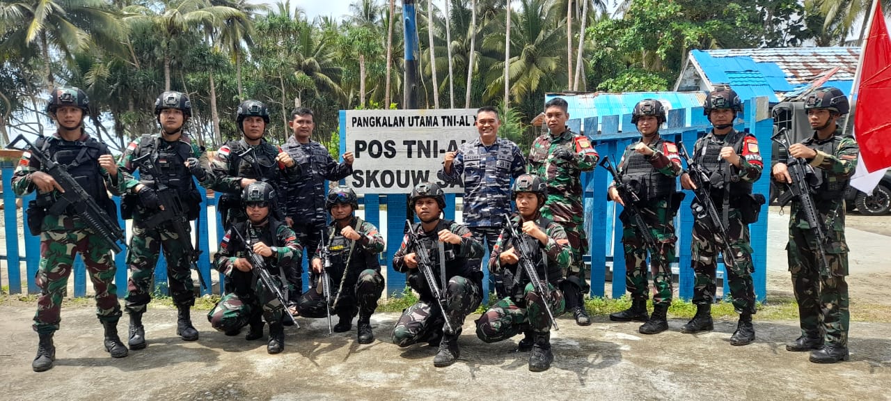 TNI AL Lantamal X Jayapura dan Satgas Pamtas Patroli bersama Cek Patok Perbatasan RI-PNG