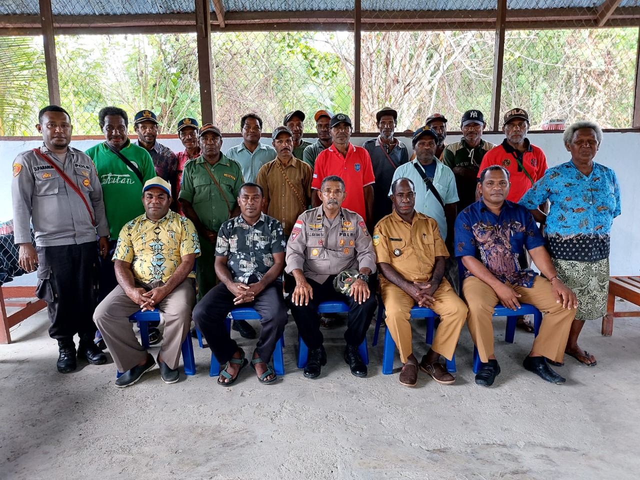 Binmas Noken Polsek Bonggo Sambangi Warga Kaptiau