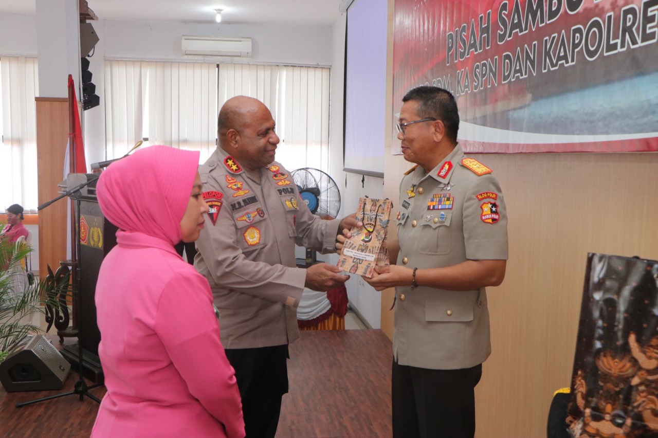 Kapolda Hadiri Acara Pisah Sambut Wakapolda Papua, 2 PJU dan 11 Kapolres Jajaran Polda Papua