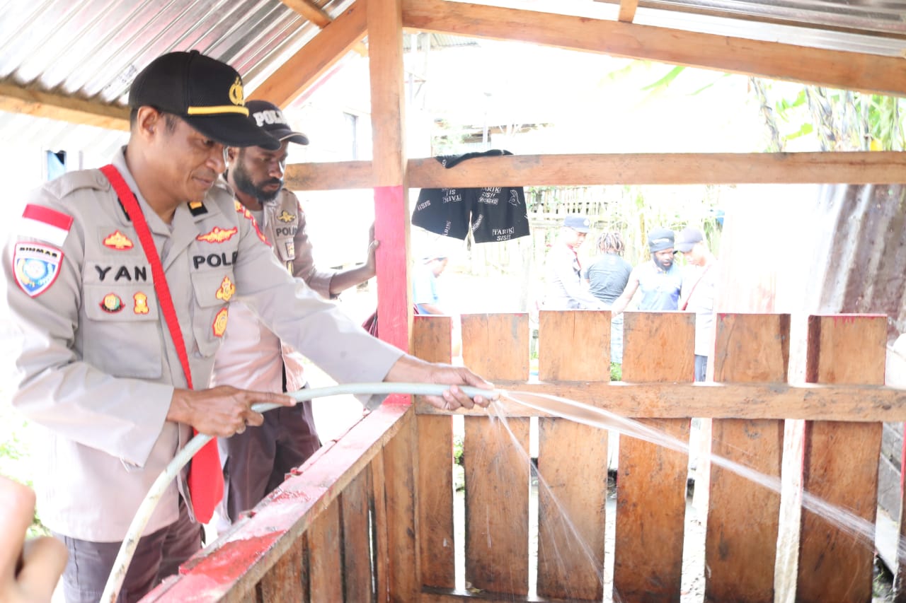 Di Ilaga, Satgas Binmas Noken Terus Beri Pendampingan Ke Peternak Binaannya