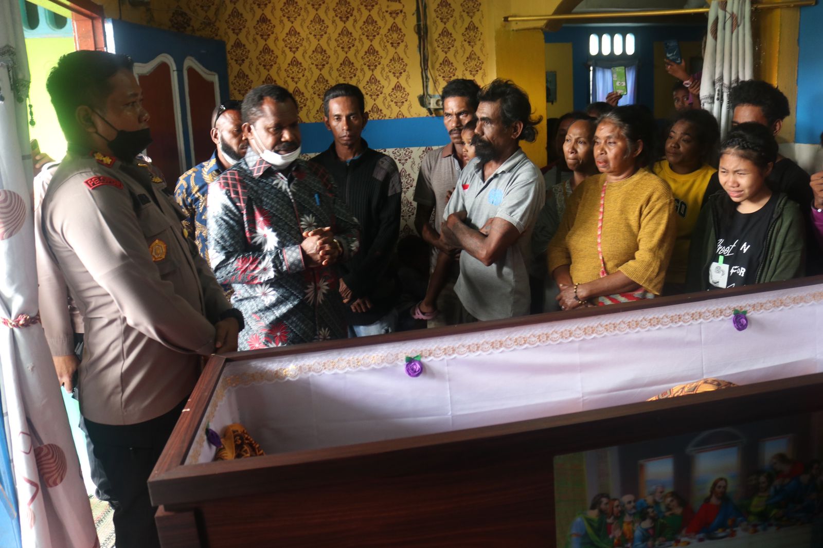 Kapolres Mimika dan Bupati Nduga Kunjungi Rumah Duka dan Korban Selamat dari Aksi KKB