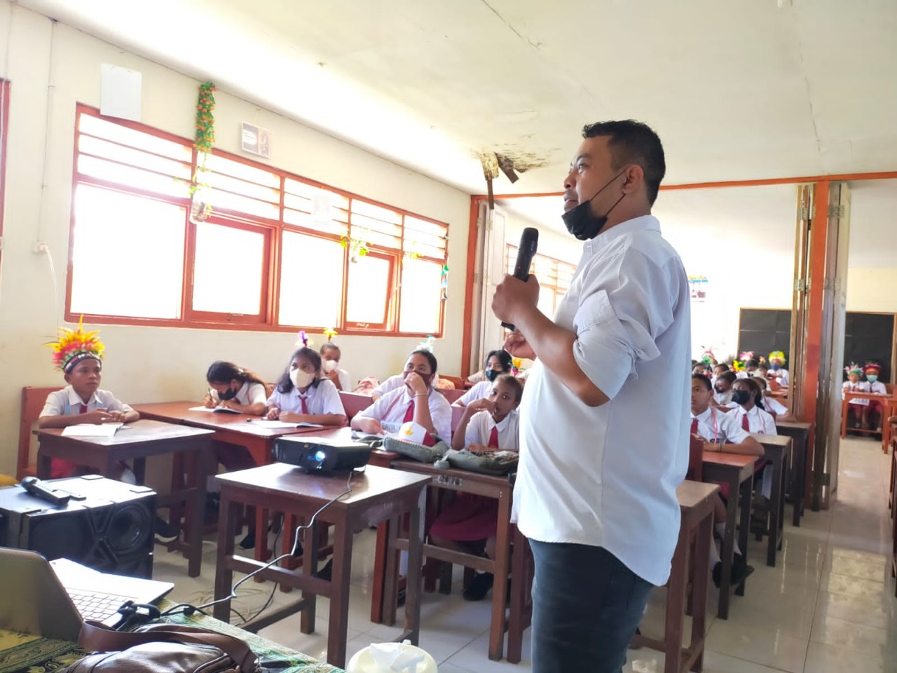 Sat Resnarkoba Polres Biak Sosialisasikan Bahaya Narkoba Kepada Anak-anak Usia Sekolah