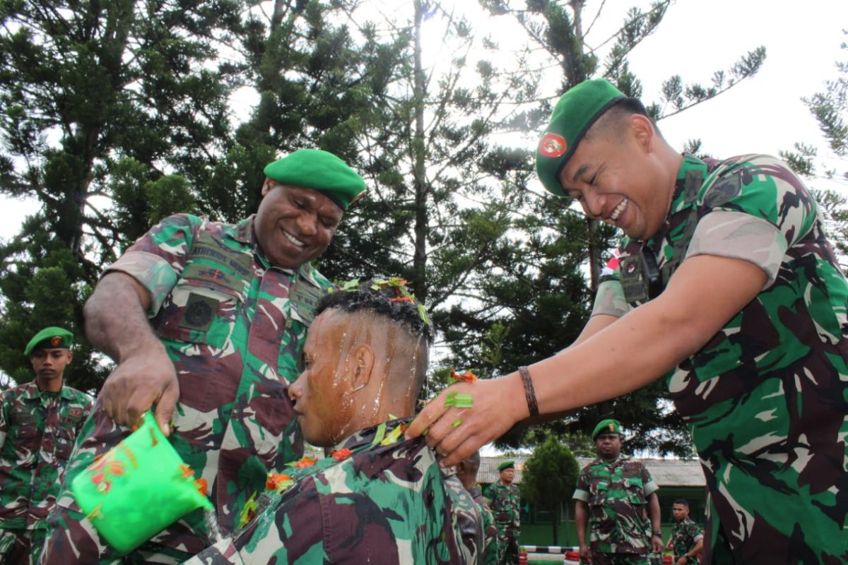 Tradisi Penerimaan Anggota Baru Kodim 1702/JWY