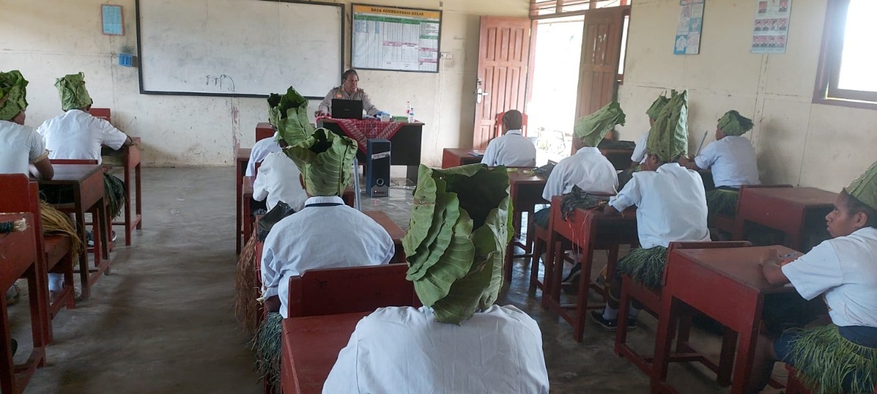 Kapolsek Merauke Kota Berikan Penyuluhan Pada Siswa MPLS