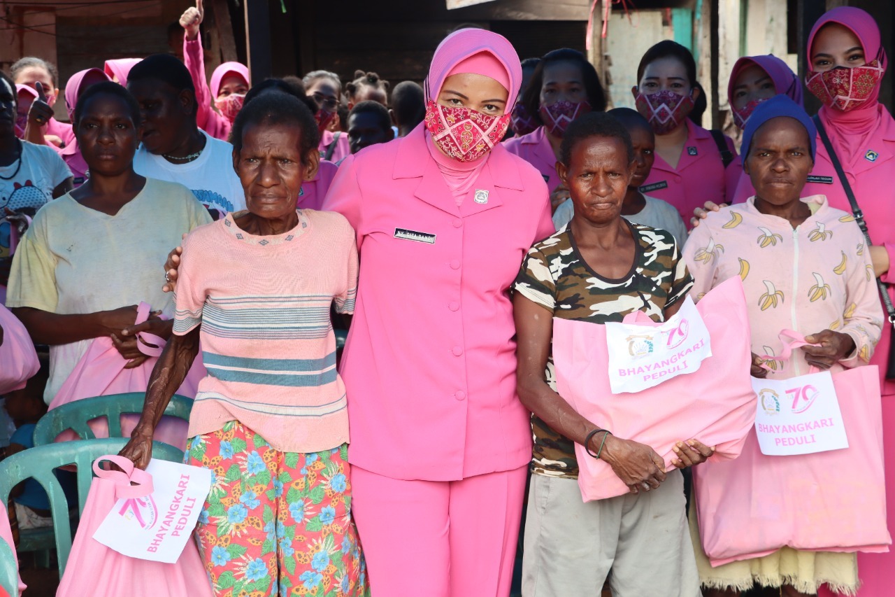 Bhayangkari Cabang Merauke Gelar Bhaksos Dalam Rangka HKGB ke 70 Tahun