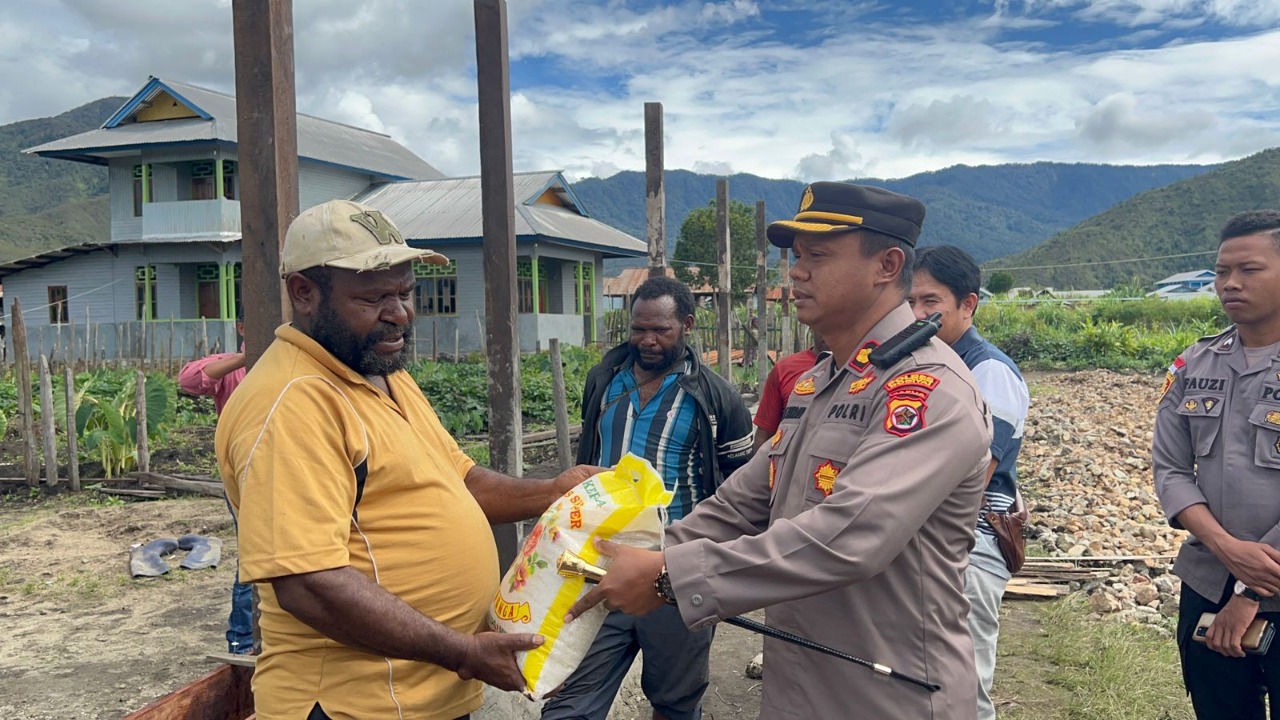 Lakukan Himbauan Kamtibmas, Kapolres Dogiyai Sambangi Pendeta