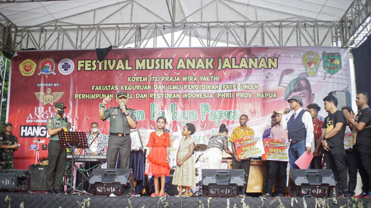 Danrem 172/PWY Memberikan Ruang Bagi Pemenang Festival Musik Anak Jalanan di Cafe Kota Jayapura