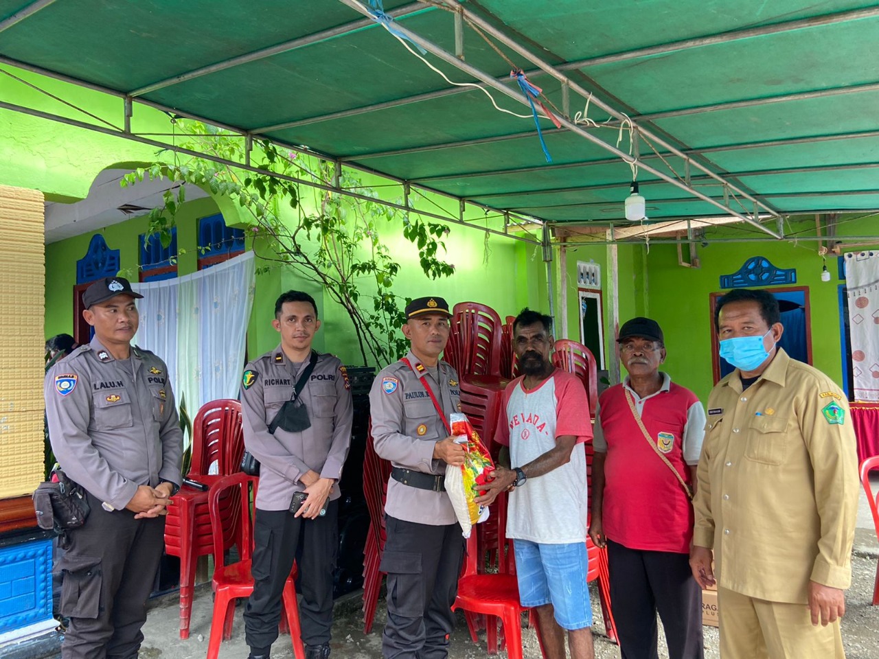 Bentuk Kepedulian Kepada Keluarga Korban Kekerasan KKB, Binmas Noken Berikan Bantuan Sembako dan Pelayanan Kesehatan di Rumah Duka
