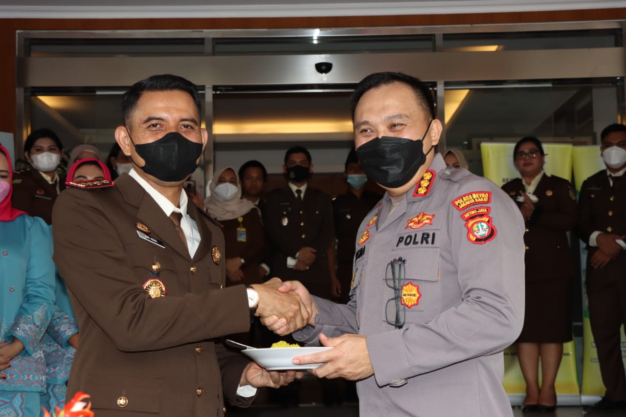 Tanpa Sebab, Polres Metro Jakarta Barat Geruduk Kejari Jakarta Barat