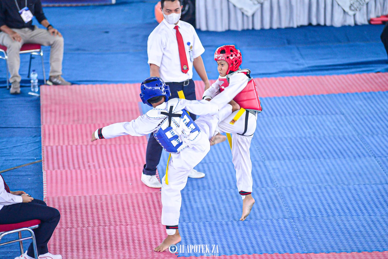 Bikin Bangga, Dzaki dan Ezar Raih Medali Emas Taekwodo