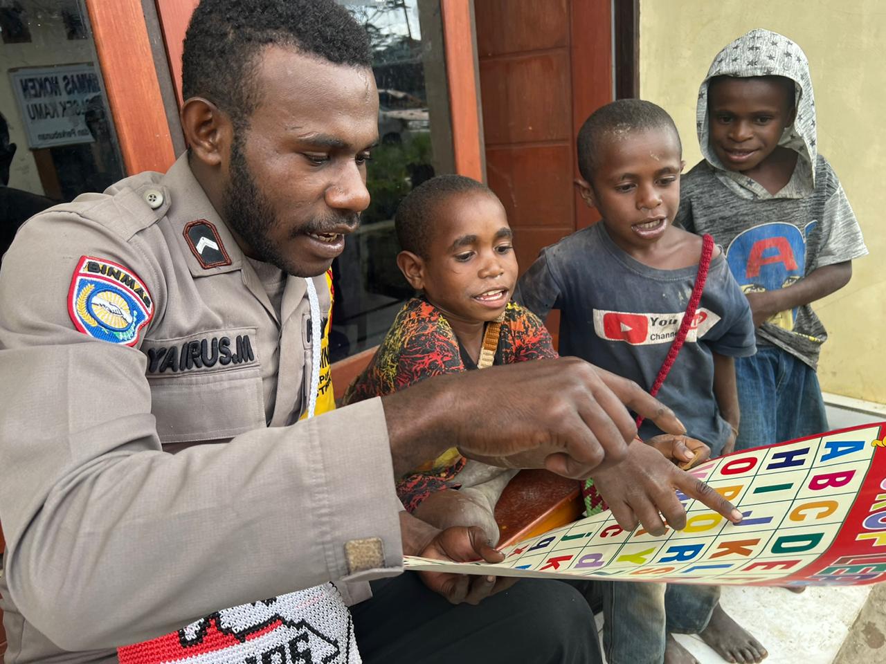 Cerdaskan Anak Bangsa Binmas Noken Dogiyai Lakukan Polisi Pi Ajar