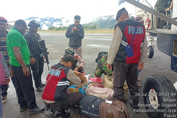 TNI–Polri di Intan Jaya, Gagalkan Penyelundupan Miras ke Sugapa