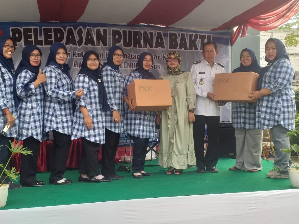 Rasa Haru…..Saat Pelepasan Purnabakti Lurah Kutabumi di Kantor Kutabumi.